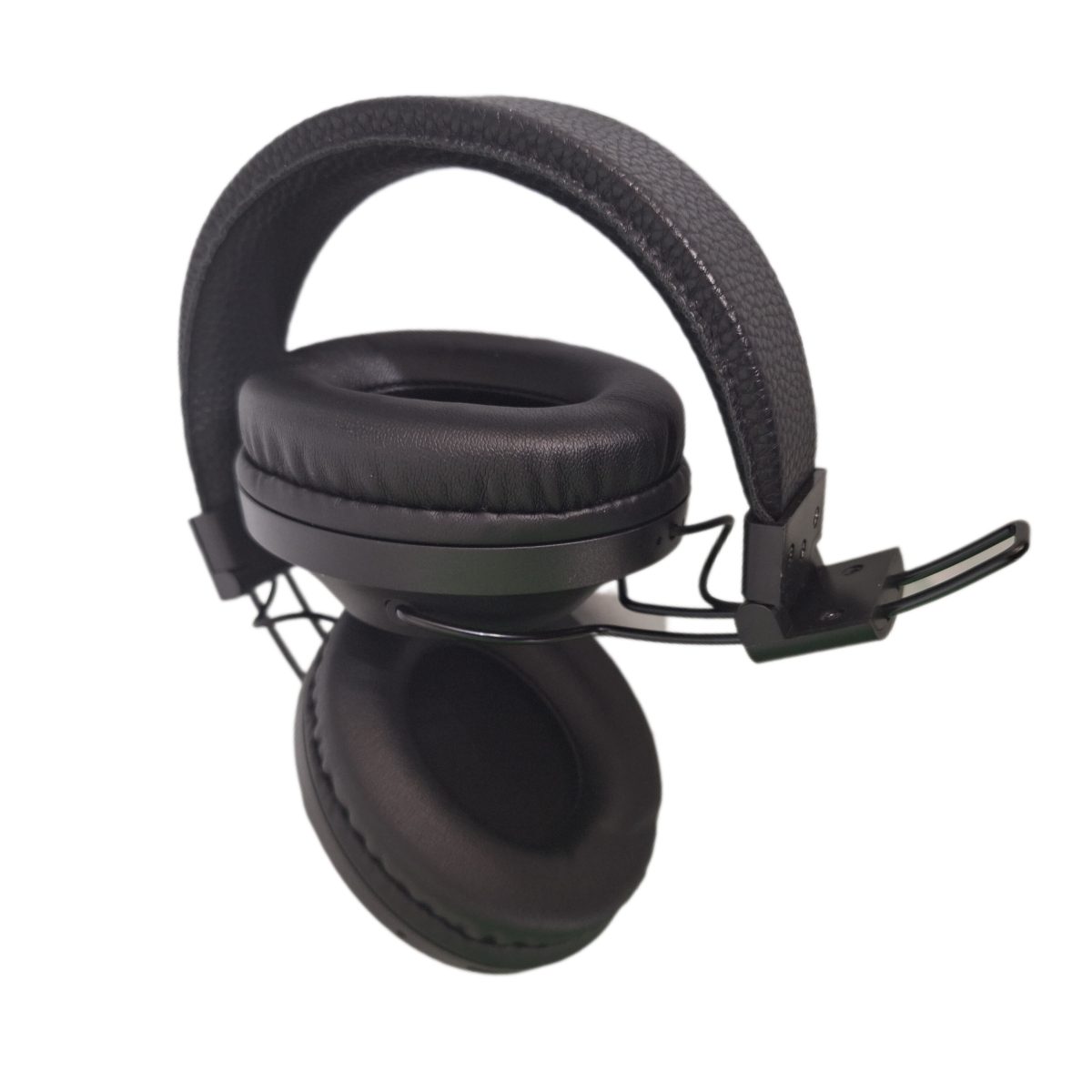 هدست (Headset) یک دستگاه صوتی است که شامل دو گوش‌دهنده (ایرفون) و معمولاً یک میکروفن می‌شود. این دستگاه به کاربر این امکان را می‌دهد که به راحتی به موسیقی گوش دهد، مکالمات تلفنی را انجام دهد یا از آن در محیط‌های مختلف کاربری مانند بازی، ویدئو کنفرانس و استفاده‌های خانگی بهره‌برداری کند