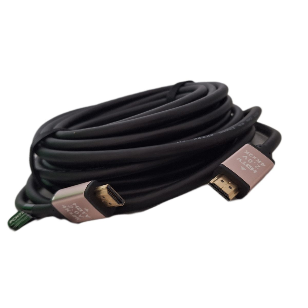 - نوع کابل: HDMI (High Definition Multimedia Interface) - طول کابل: 10 متر - نسخه HDMI: معمولاً از استاندارد HDMI 1.4 یا بالاتر پشتیبانی می‌کند (بسته به مشخصات دقیق) - کیفیت انتقال: انتقال تصویر و صوت با کیفیت بالا، شامل پشتیبانی از رزولوشن‌های 4K و 3D (بسته به نسخه HDMI) - جنس کابل: معمولاً با پوشش مقاوم برای محافظت از کابل در برابر آسیب و پارگی - کانکتورها: کانکتورهای استاندارد HDMI (نوع A) - کاربرد: ایده‌آل برای اتصال دستگاه‌های مختلف مانند تلویزیون، پروژکتور، کنسول‌های بازی و کامپیوترها به یکدیگر در فواصل طولانی. - ویژگی‌های اضافی: ممکن است از ویژگی‌هایی چون پشتیبانی از HDR و Dolby Vision بهره‌مند باشد (بسته به مشخصات دقیق محصول). کابل HDMI 10 متری Proone PCH72 انتخاب مناسبی برای کاربرانی است که نیاز به اتصال دستگاه‌ها در فواصل طولانی دارند و به دنبال کیفیت بالای انتقال سیگنال هستند