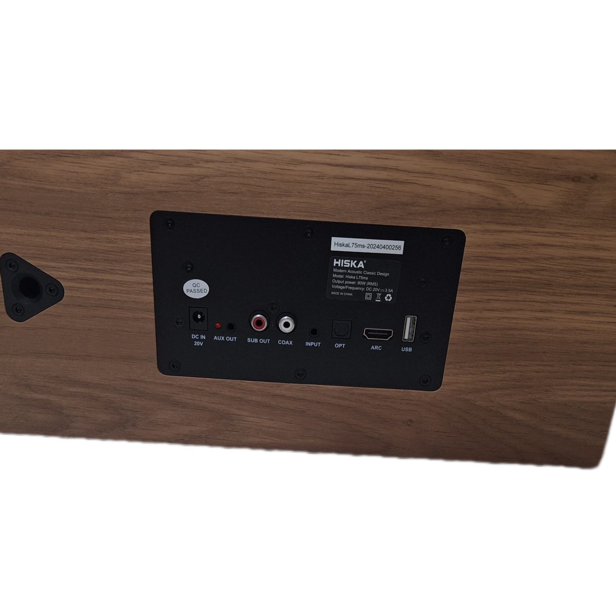 • مشخصات اسپیکر L75 MS برند Hiska: • • - مدل: L75 MS • - نوع اتصال: بلوتوث و AUX • - کیفیت صدا: صدای رسا و شفاف • - عمر باتری: مناسب برای کاربری طولانی‌مدت • - طراحی: ارگونومیک و قابل حمل • - ویژگی‌های اضافی: برخورداری از میکروفون داخلی برای تماس‌ها • • اسپیکر L75 MS Hiska گزینه‌ای مناسب برای پخش موسیقی در محیط‌های مختلف می‌باشد.