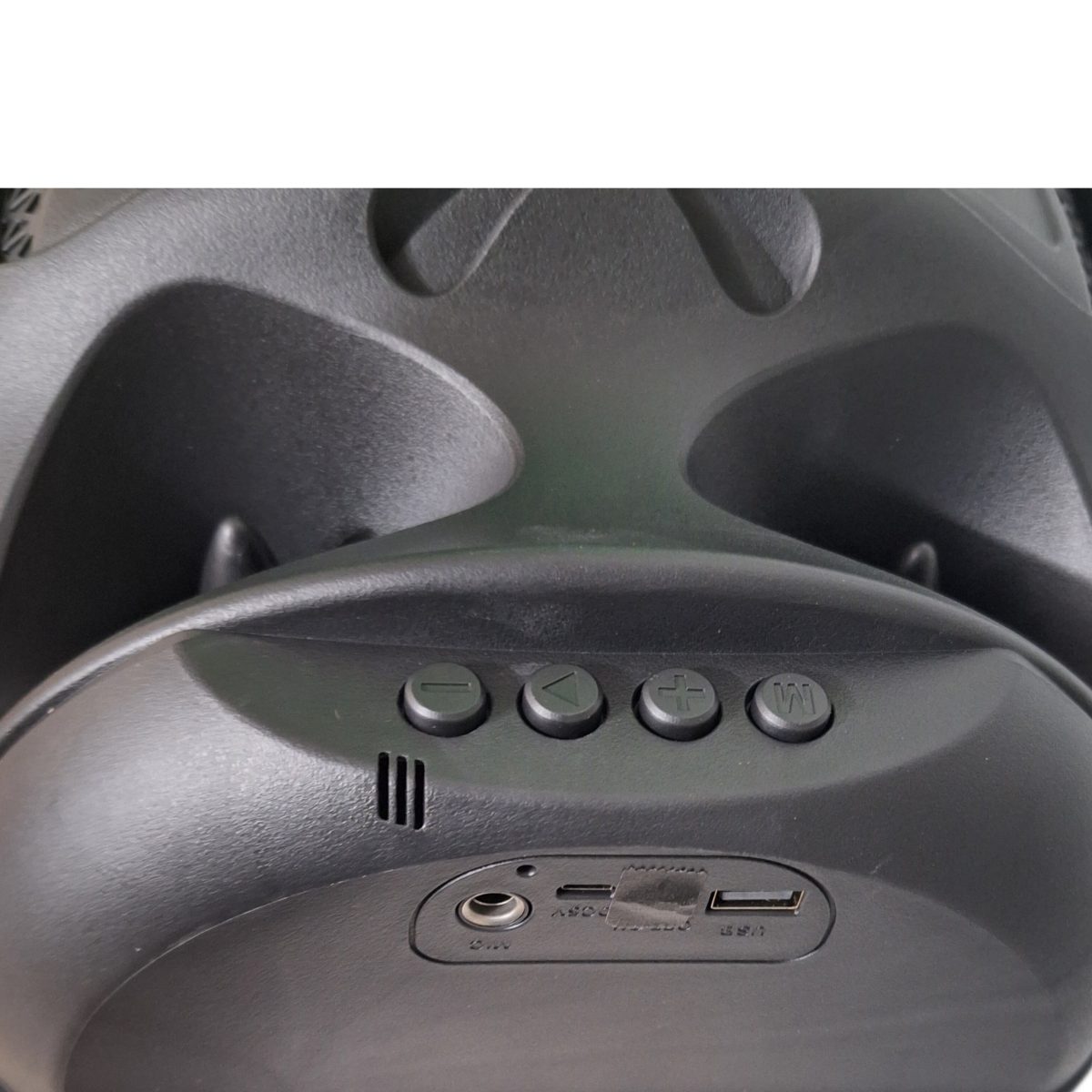 • مشخصات speaker 137s-8137 اسپيکر • نوع اتصال :بی سیم از طریق بلوتوث با برد تقریبی 10 متر، • توان خروجی کلی : 15 وات • رابط : بلوتوث – USB • پشتیبانی از: نورپردازی RGB و قابلیت TWS
