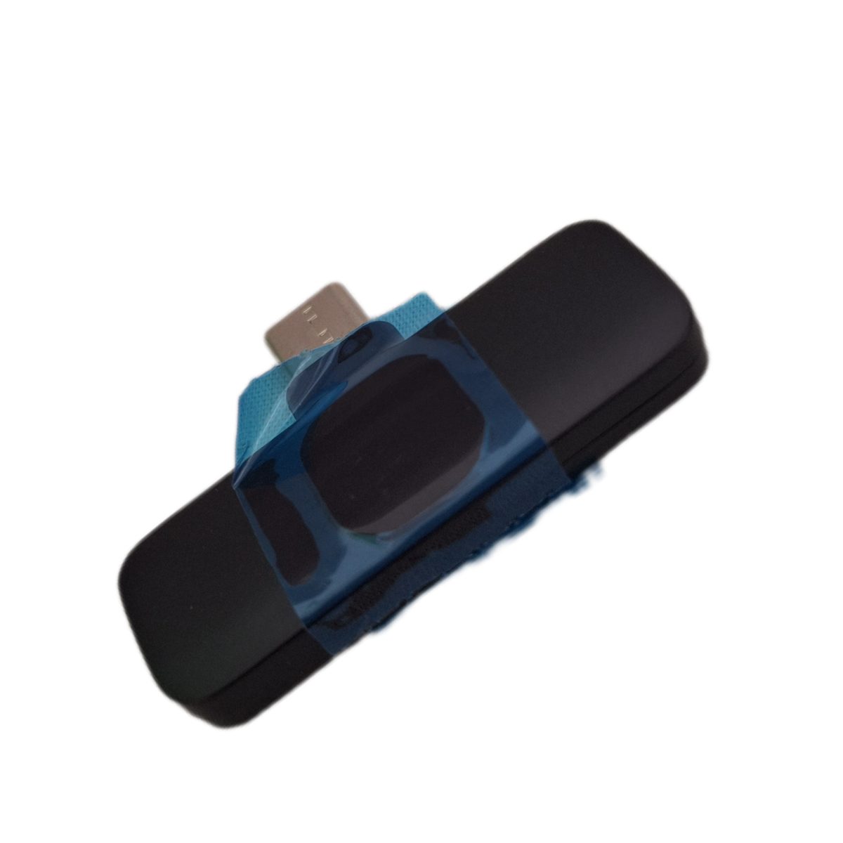 توضیحات microphone dmw میکروفن DMW Detexیک میکروفن حرفه‌ای است که برای استفاده در سیستم‌های امنیتی و نظارتی طراحی شده است. این مدل به‌ویژه برای ضبط صدا در محیط‌های حساس و پر سر و صدا مناسب است. ویژگی‌هایی مانند نویز کم، حساسیت بالا و قابلیت ضبط صدا با کیفیت مناسب از مشخصات بارز آن به‌شمار می‌رود. شرایط نگهداری شرایط نگهداری میکروفن DMW Detex (و به‌طور کلی سایر میکروفن‌ها) برای حفظ عمر مفید و عملکرد صحیح آن بسیار مهم است. در اینجا برخی از شرایط نگهداری توصیه‌شده برای میکروفن‌های حساس مانند مدل DMWآورده شده است: