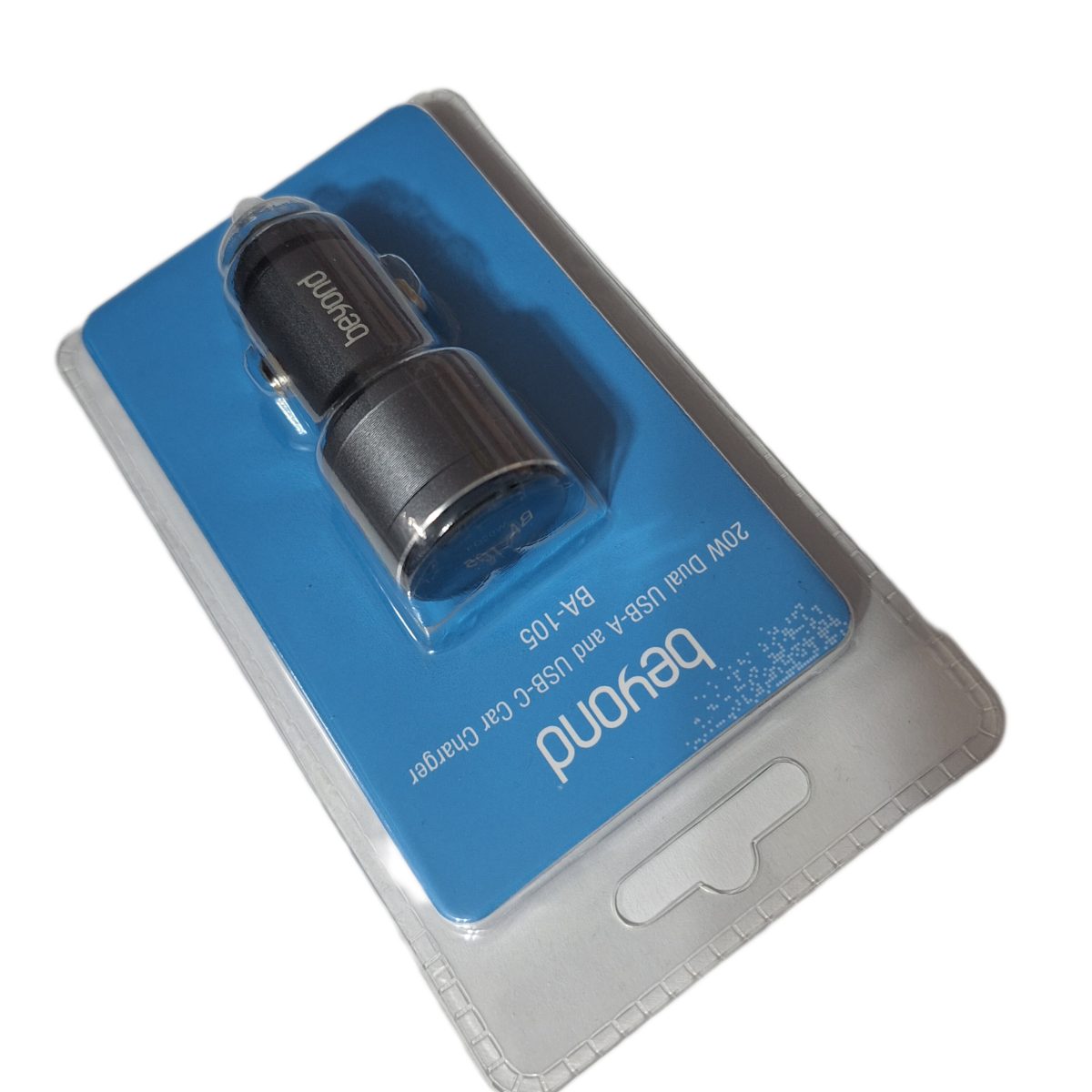 • مشخصات car charger ba104 beyond شارژر فندکي • پورت‌ها: دو پورت USB برای شارژ همزمان دو دستگاه. • خروجی: خروجی 5V/2.4A برای هر پورت، که می‌تواند به سرعت دستگاه‌ها را شارژ کند.